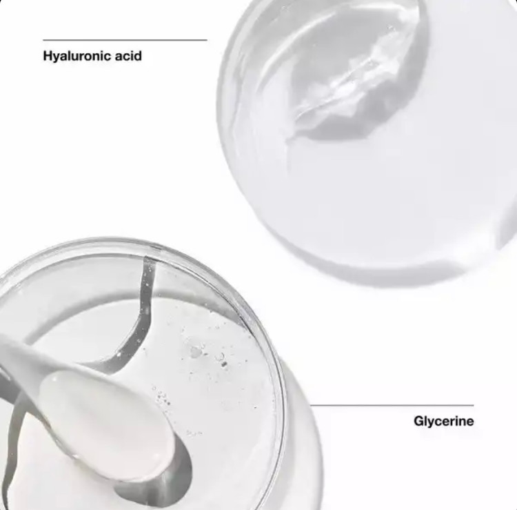 شوینده فومی کلینیک حاوی هیالورونیک اسید